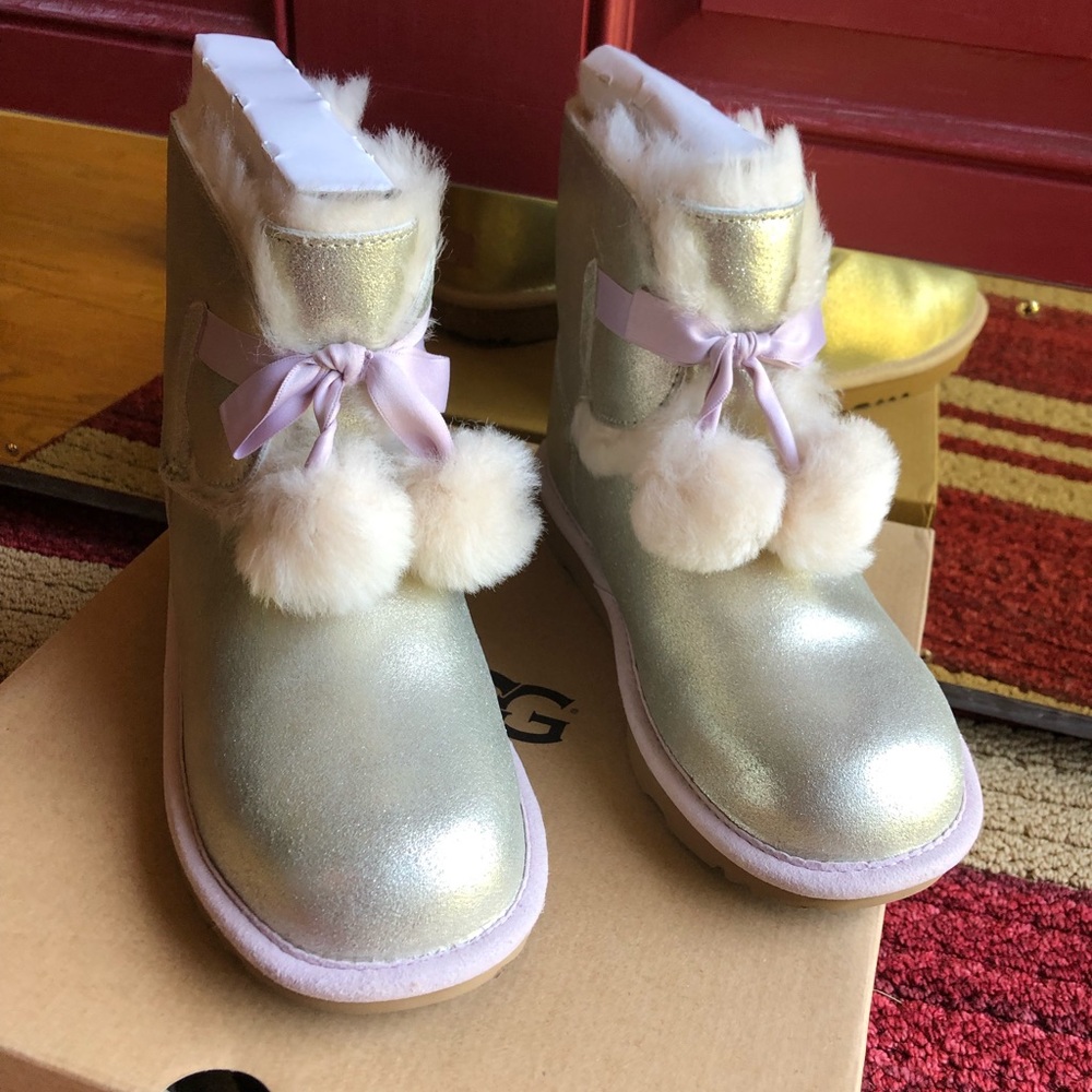 New authentic UGG Gita boots